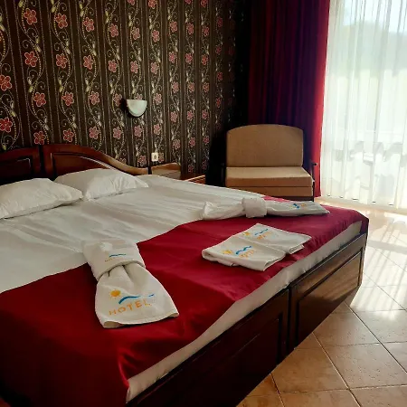فندق Feniks 3*