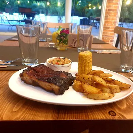 Ξενοδοχείο Feniks 3*