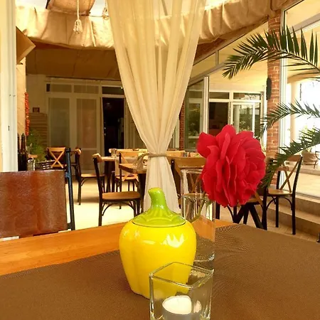 Feniks Ξενοδοχείο