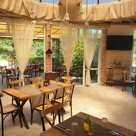 Ξενοδοχείο Feniks 3*