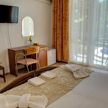 Feniks Ξενοδοχείο 3*