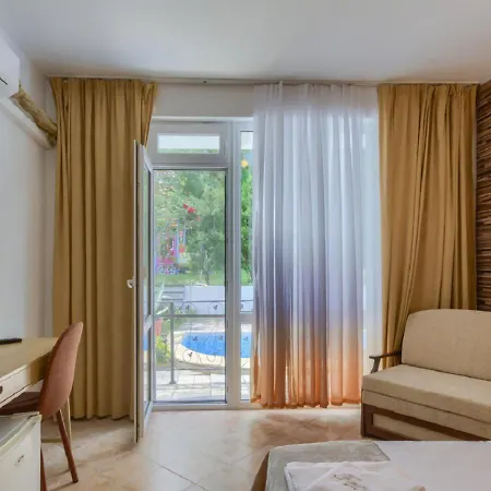 Feniks Hotel 3*