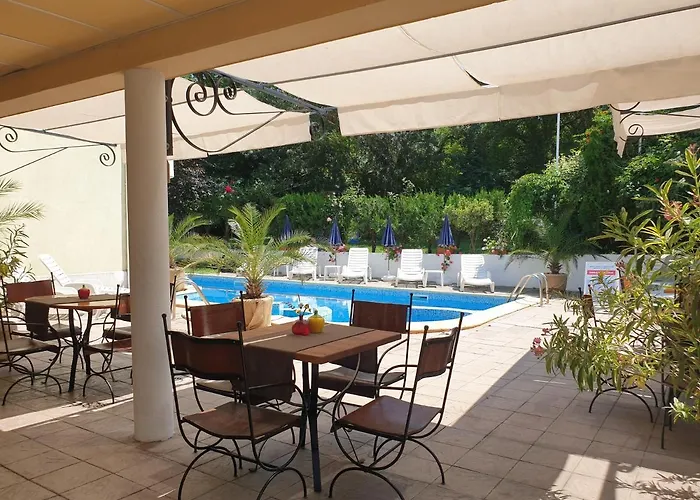 酒店 Feniks 洛泽内茨