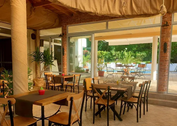 Feniks 酒店 洛泽内茨