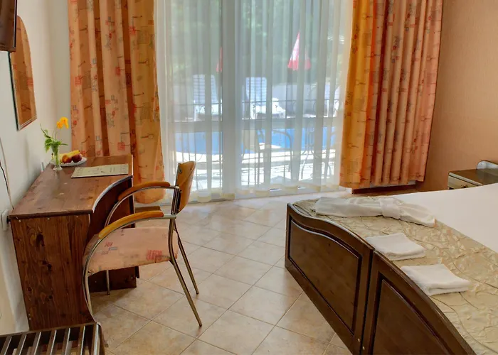 酒店 Feniks 洛泽内茨